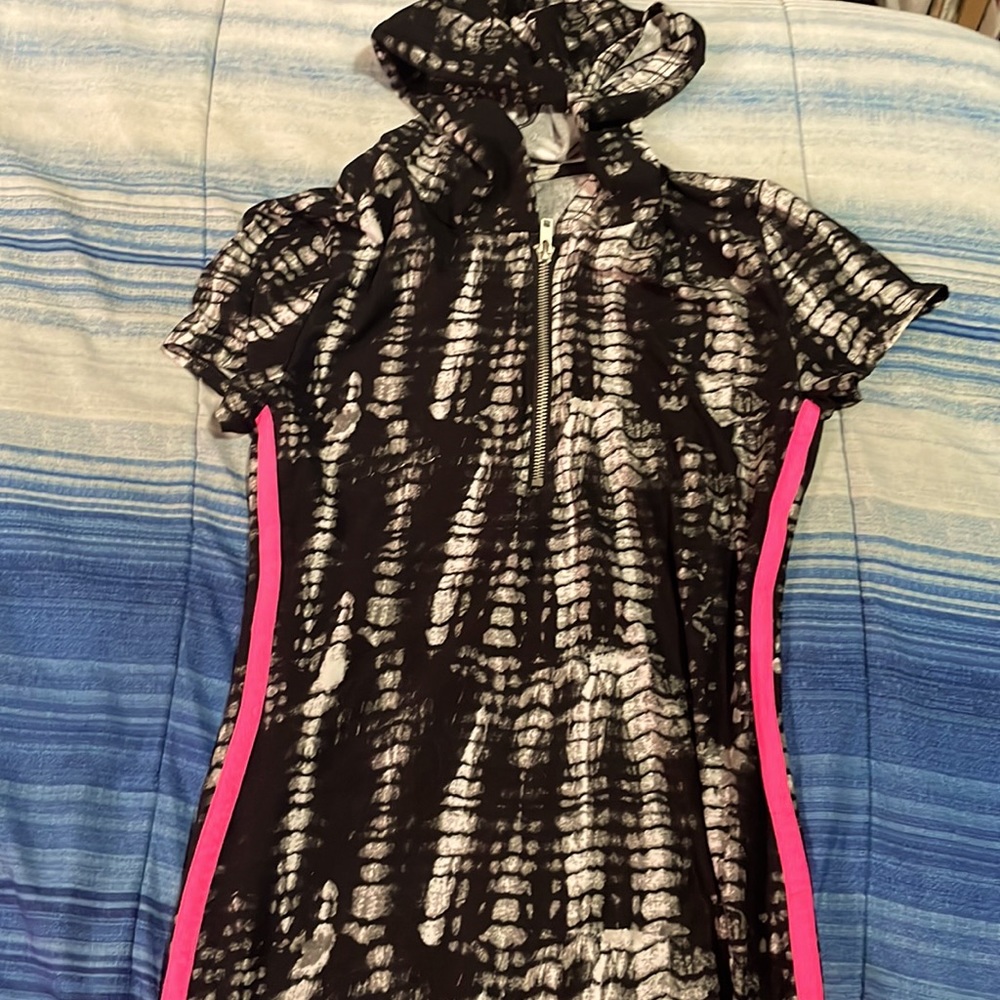 No boundaries, woman’s dress/ hoodie